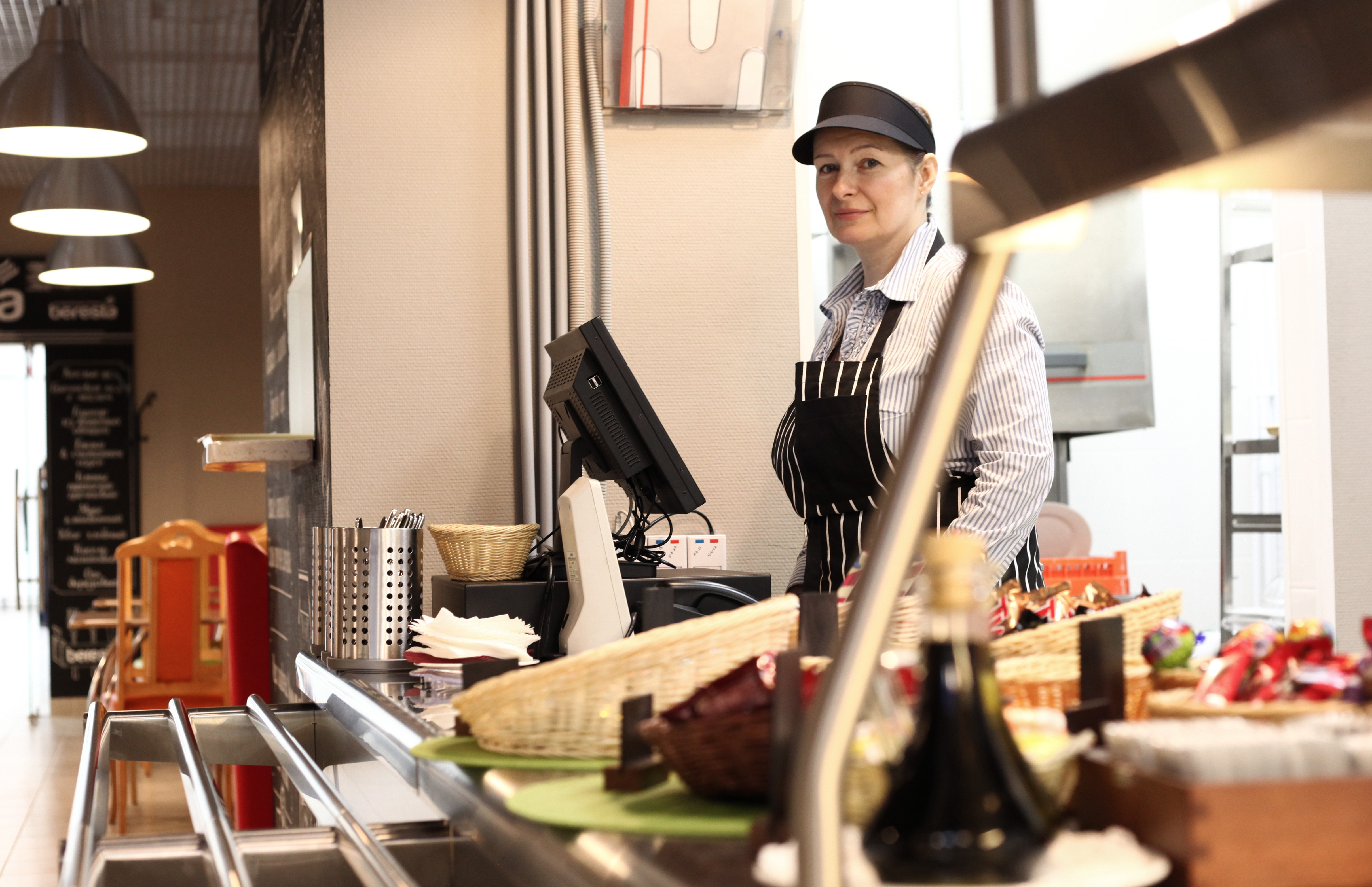 Работа поваром в чебоксарах. 09 повар, кондитер. Вакансии повар в чебоксарах. Повар артем. Кухонный работник.